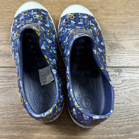 Native x Disney 50th Anniversary Walt Disney World Jefferson Shoes, Size 3 - Picture 4 of 10